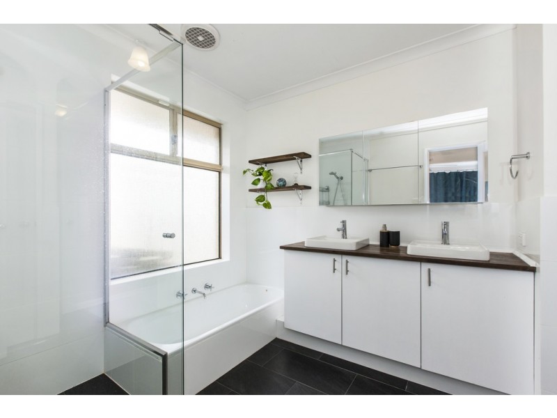 18A Tulipwood Place, South Lake WA 6164