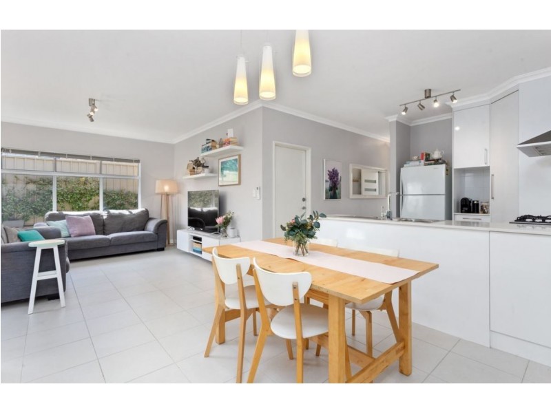 52 Cousins Street, Hammond Park WA 6164