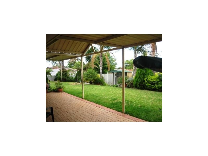 17a Anglesey Drive, Kardinya WA 6163