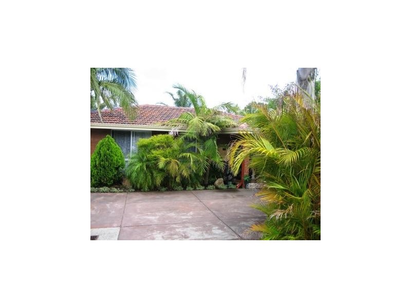 17a Anglesey Drive, Kardinya WA 6163
