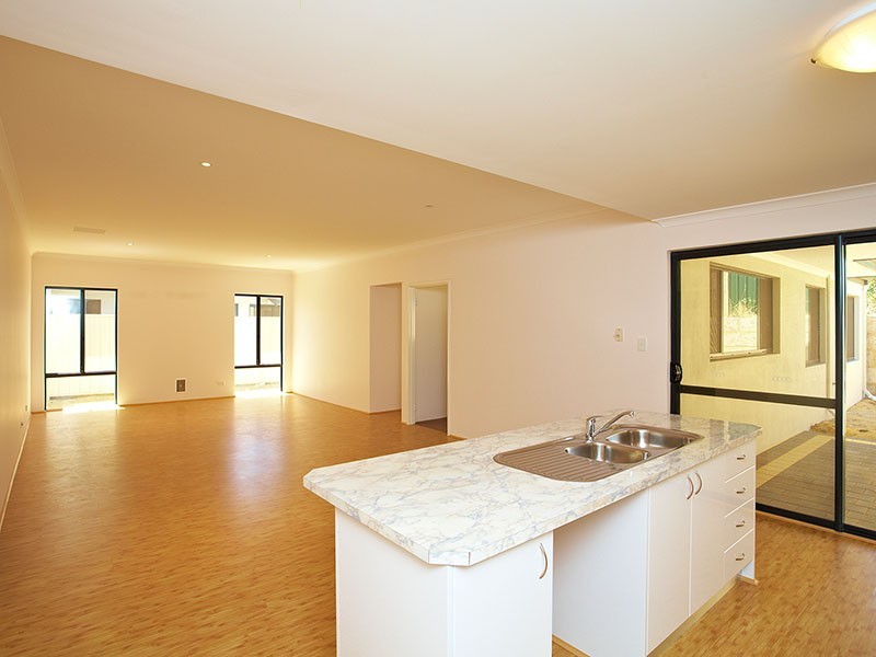 21 Wedgetail Crescent, Success WA 6164