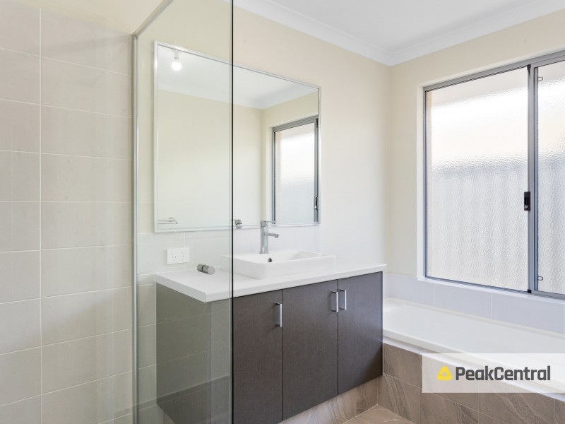 24 Escada Way, Piara Waters WA 6112