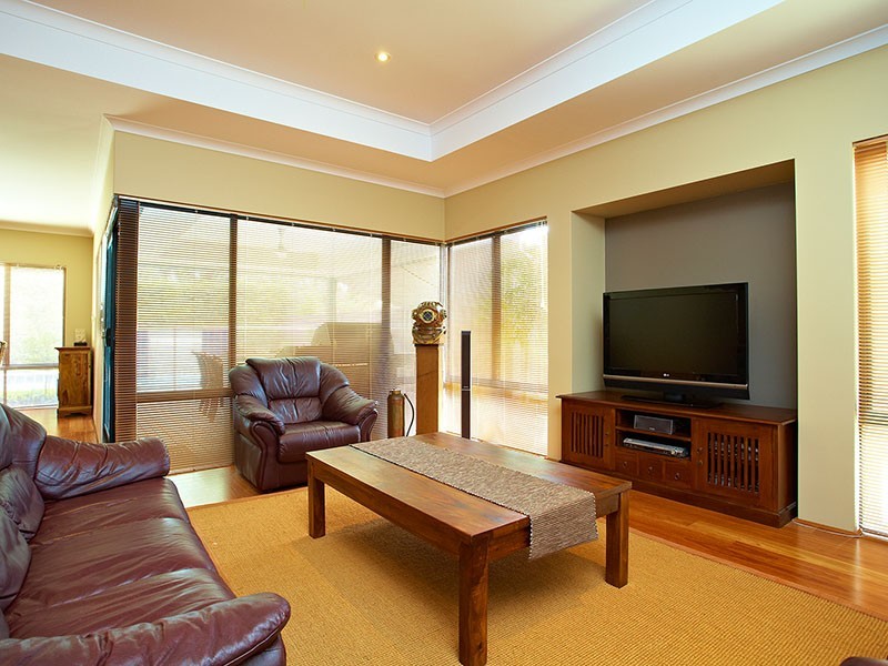 42 Pebble Bush Drive, Canning Vale WA 6155