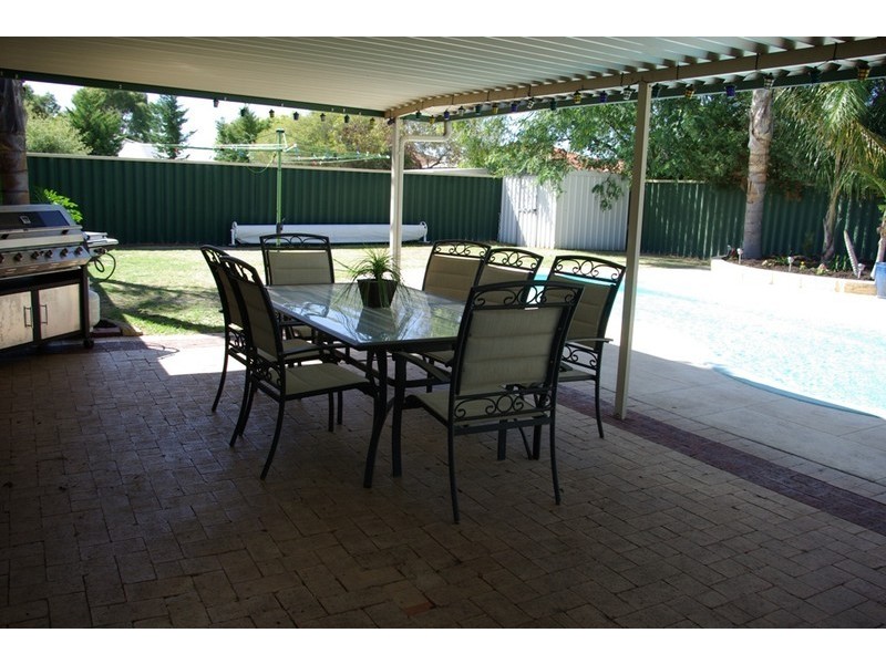 22 Carlhausen Close, Atwell WA 6164