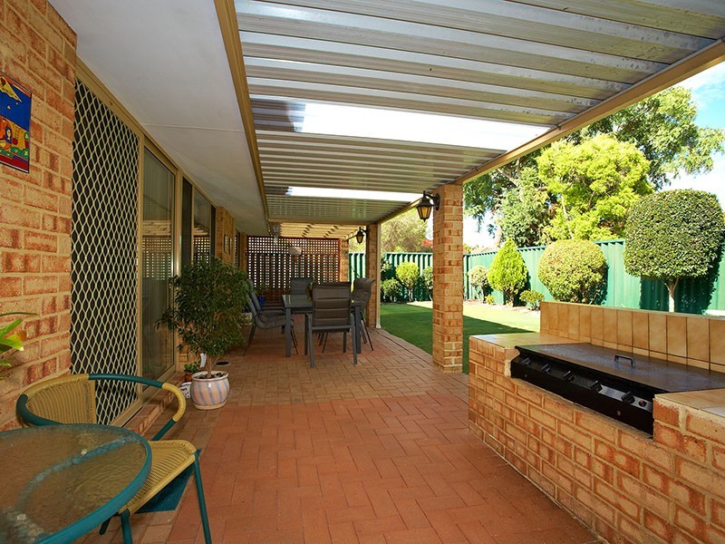 18 Tea Tree Way, Thornlie WA 6108