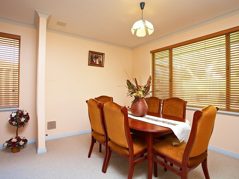 18 Tea Tree Way, Thornlie WA 6108