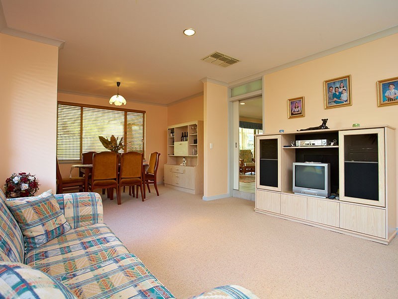 18 Tea Tree Way, Thornlie WA 6108