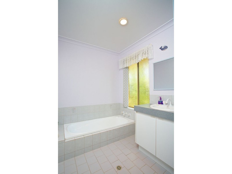 18 Tea Tree Way, Thornlie WA 6108