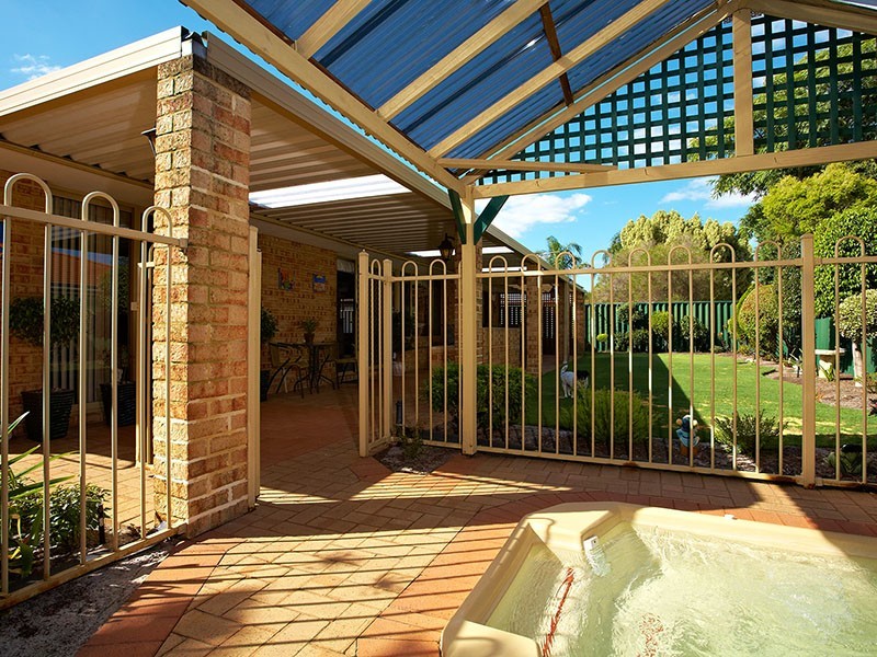 18 Tea Tree Way, Thornlie WA 6108