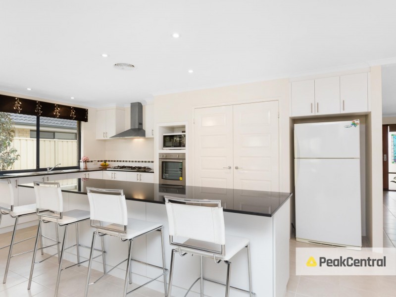 5 Correa Pass, Success WA 6164