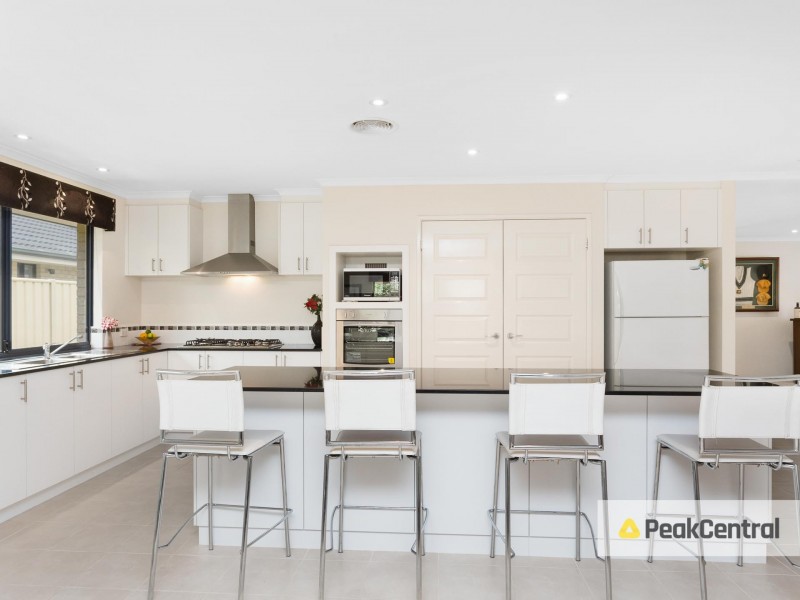 5 Correa Pass, Success WA 6164