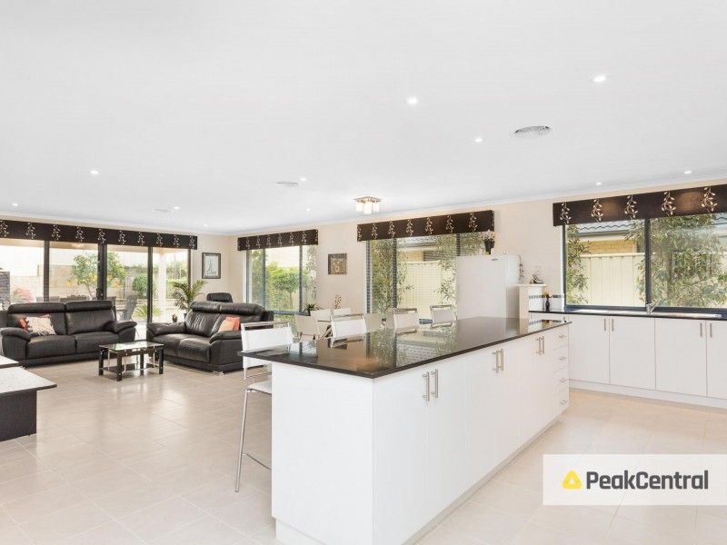 5 Correa Pass, Success WA 6164