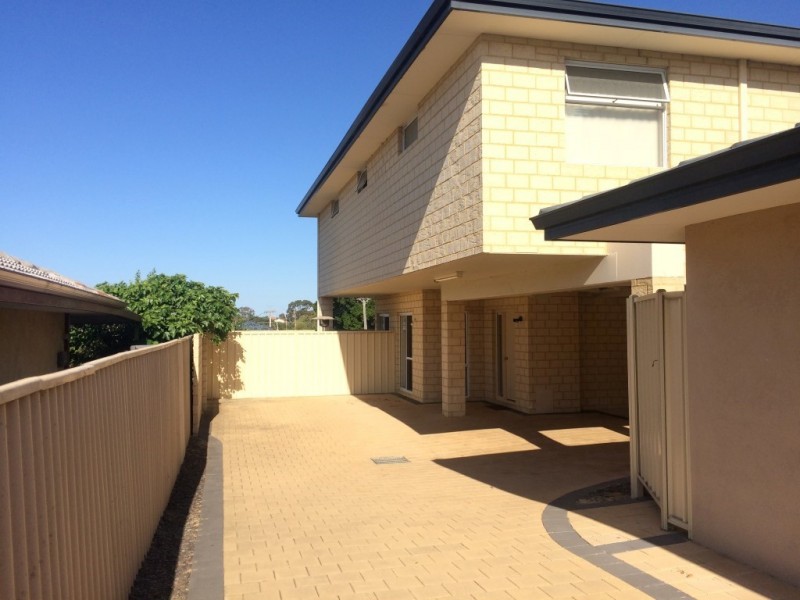 Room 1 – 41a Davies Crescent, Kardinya WA 6163