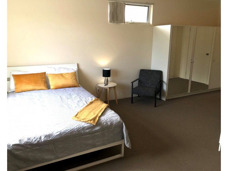 Room 6- 41a Davies Crescent, Kardinya WA 6163