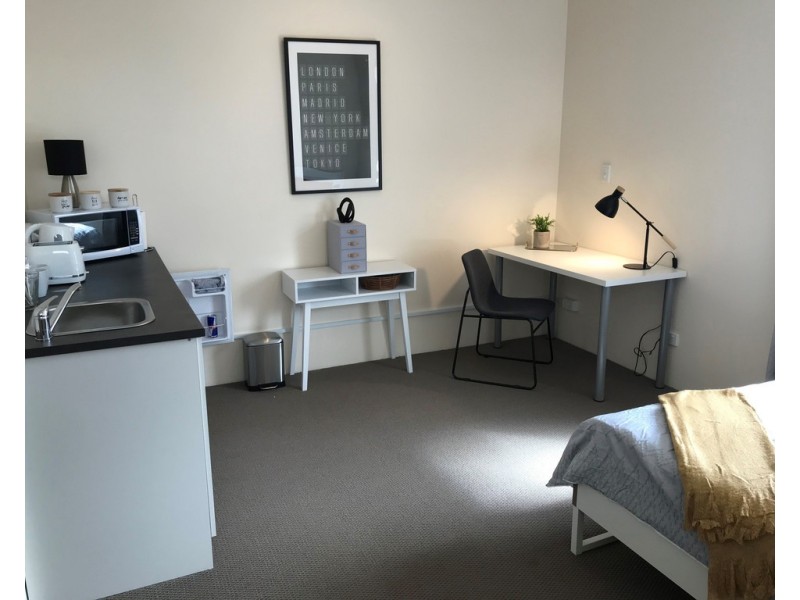 Room 6- 41a Davies Crescent, Kardinya WA 6163