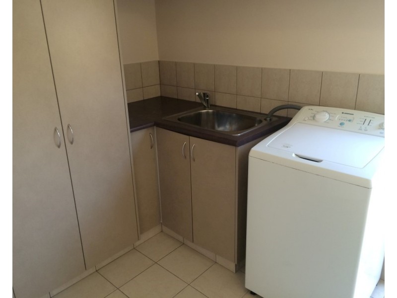 Room 6- 41a Davies Crescent, Kardinya WA 6163