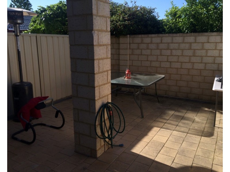 Room 6- 41a Davies Crescent, Kardinya WA 6163