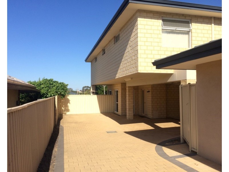 Room 6- 41a Davies Crescent, Kardinya WA 6163