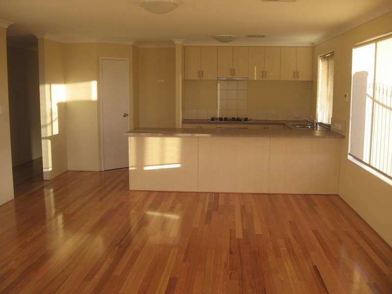 U3/26 Hourn Way, Canning Vale WA 6155