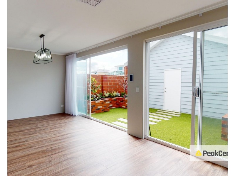 19 Scout Turn, North Coogee WA 6163