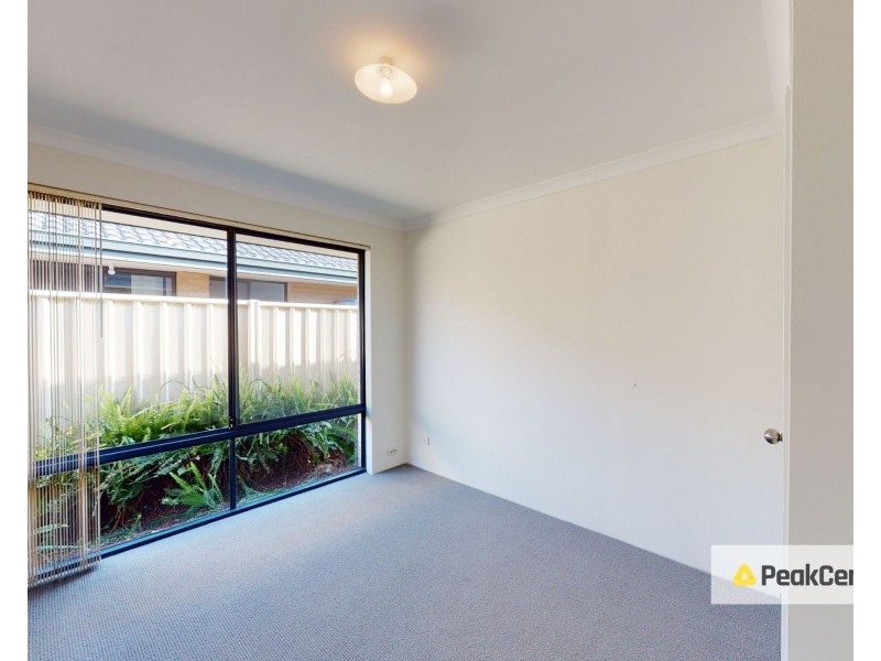 6 Willerin Loop, Success WA 6164