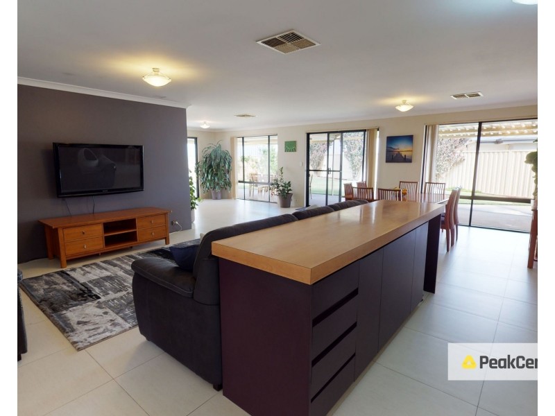 8 Nenagh Close, Orelia WA 6167