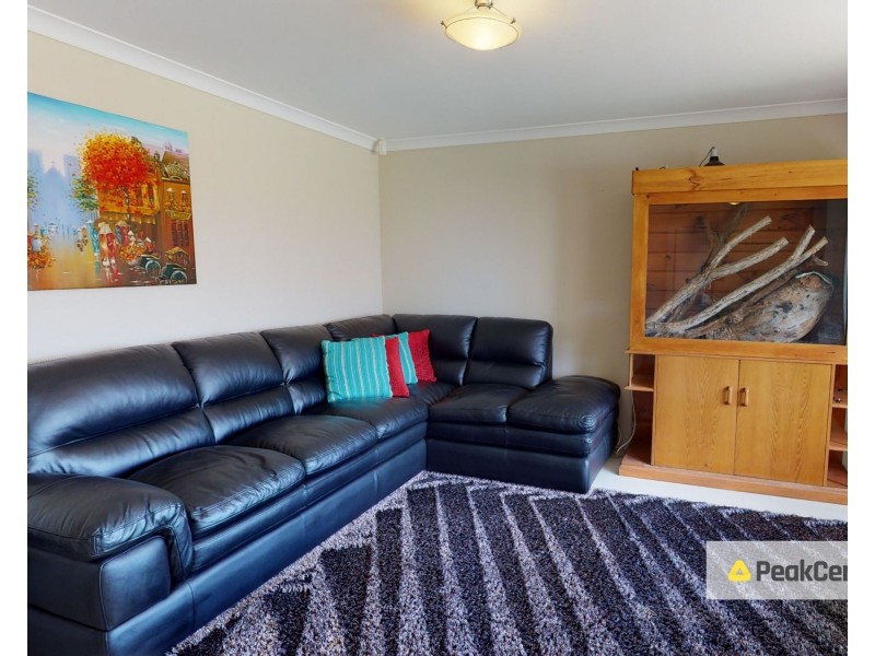 8 Nenagh Close, Orelia WA 6167