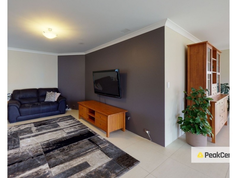 8 Nenagh Close, Orelia WA 6167