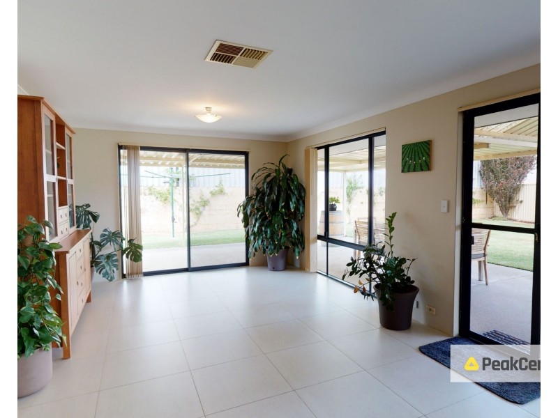 8 Nenagh Close, Orelia WA 6167