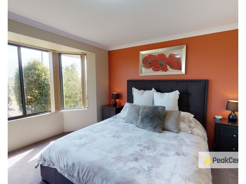 8 Nenagh Close, Orelia WA 6167