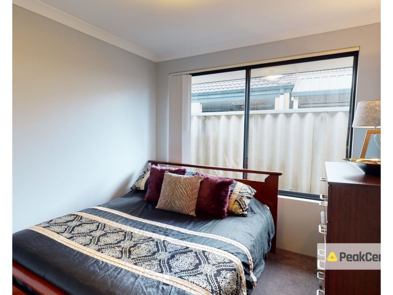 8 Nenagh Close, Orelia WA 6167