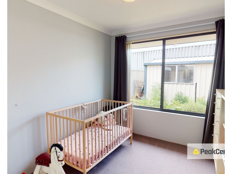 8 Nenagh Close, Orelia WA 6167