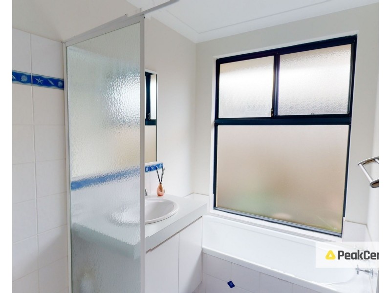 8 Nenagh Close, Orelia WA 6167