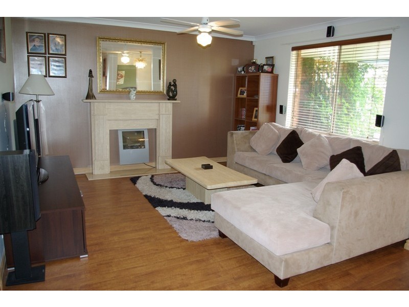 16 Carlhausen Close, Atwell WA 6164