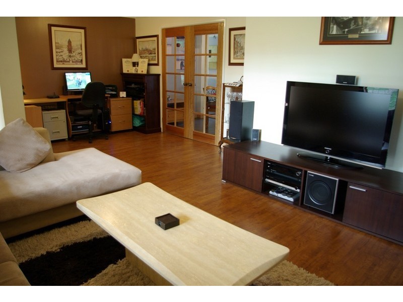 16 Carlhausen Close, Atwell WA 6164