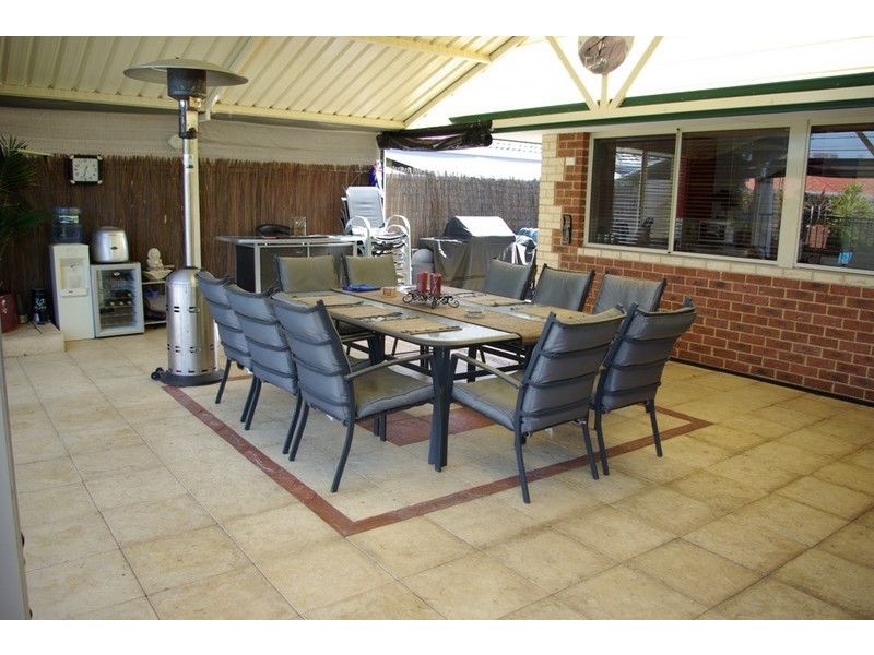 16 Carlhausen Close, Atwell WA 6164