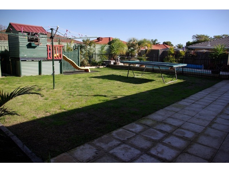 16 Carlhausen Close, Atwell WA 6164