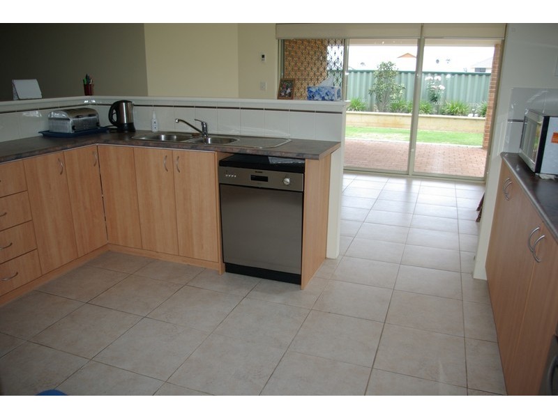 38 Blue Mountain Circuit, Aubin Grove WA 6164