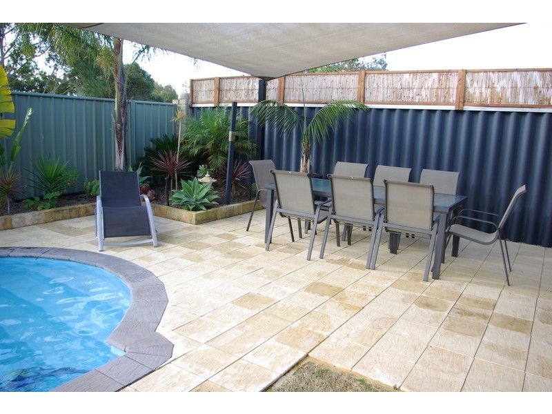 4 Lakehurst Way, Atwell WA 6164