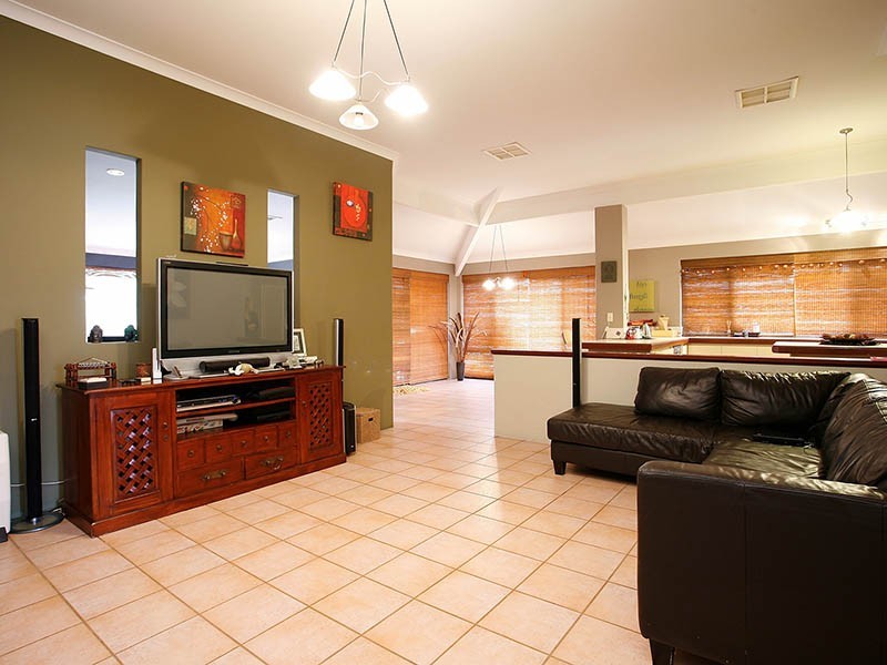 10 Browallia Close, Canning Vale WA 6155