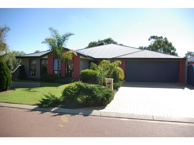 4 Lakehurst Way, Atwell WA 6164
