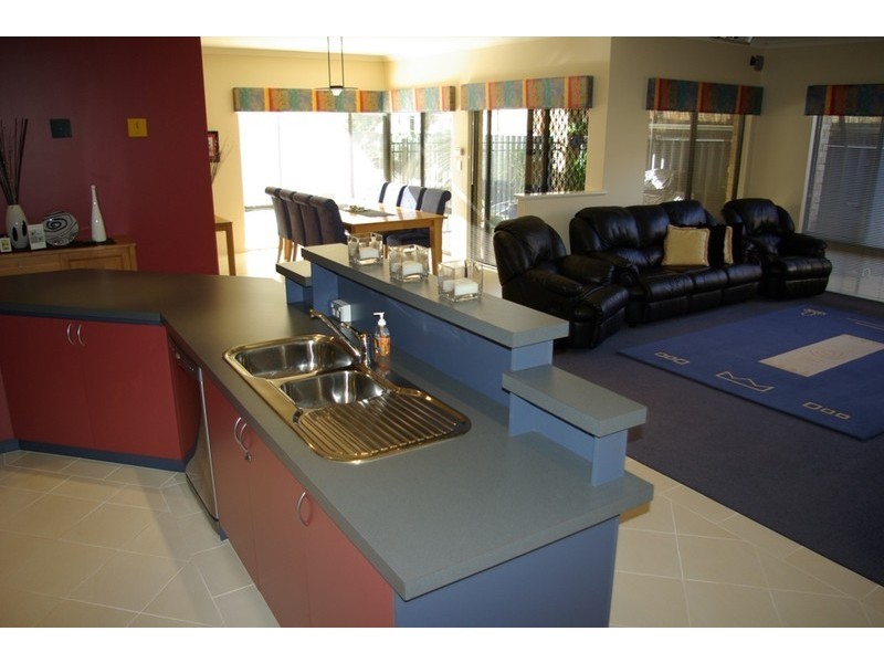 4 Lakehurst Way, Atwell WA 6164