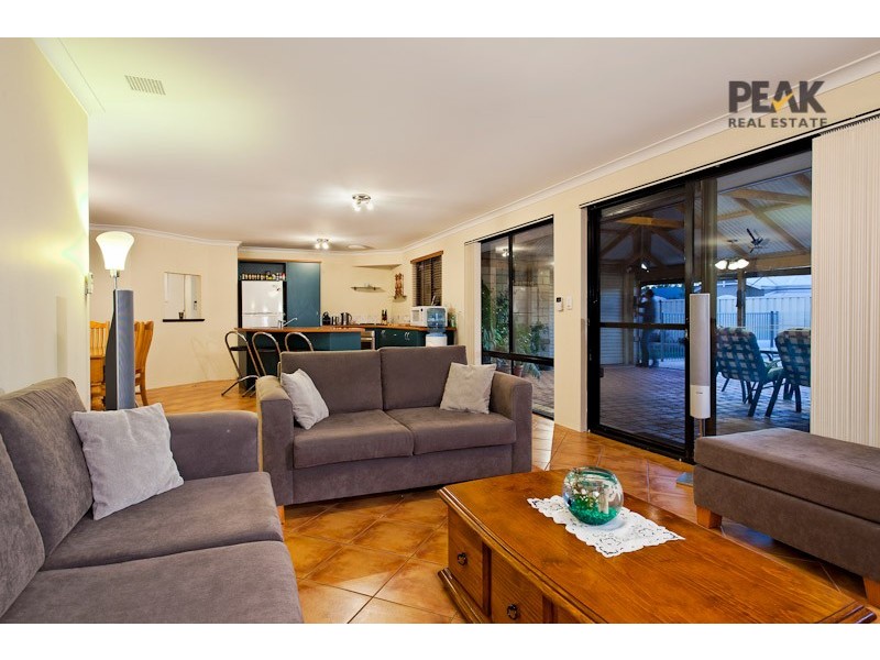 37 Avon Crescent, Atwell WA 6164