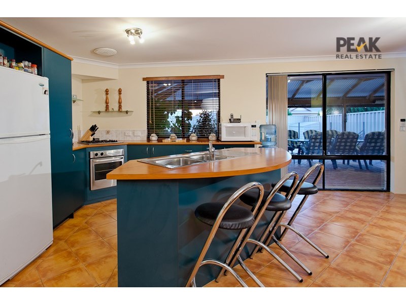 37 Avon Crescent, Atwell WA 6164