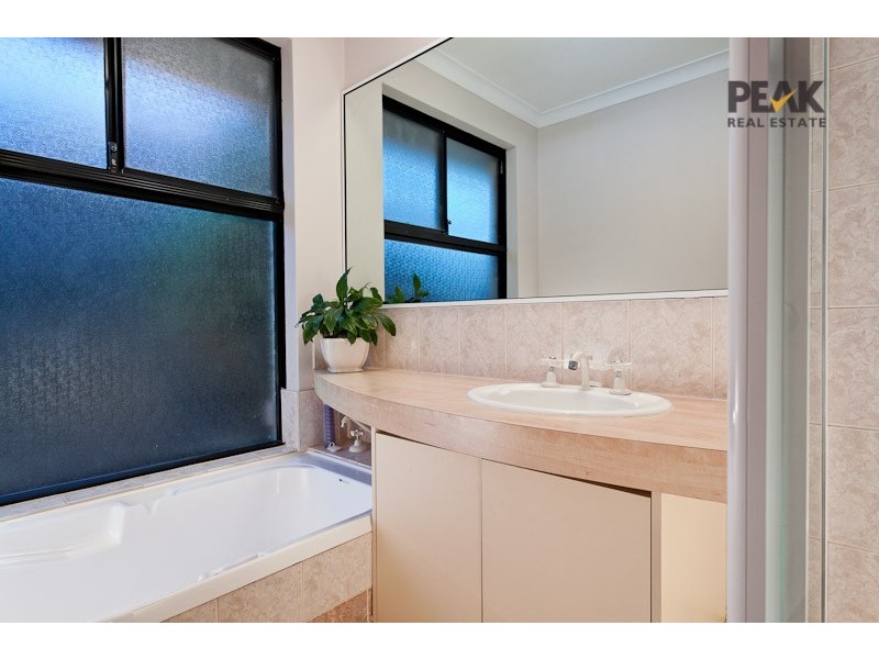 37 Avon Crescent, Atwell WA 6164