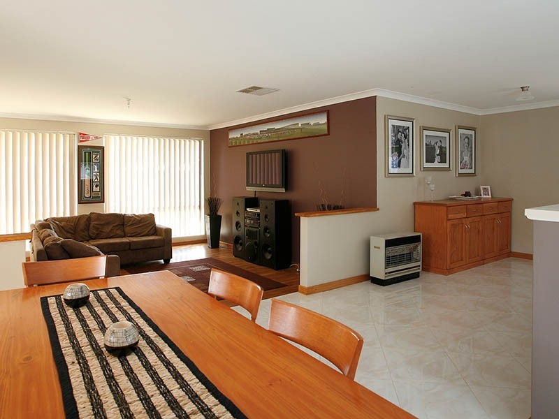 17 Beroona Way, South Lake WA 6164