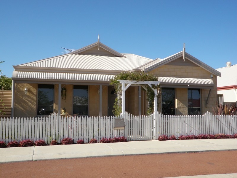 17 Chorus Circle, Atwell WA 6164