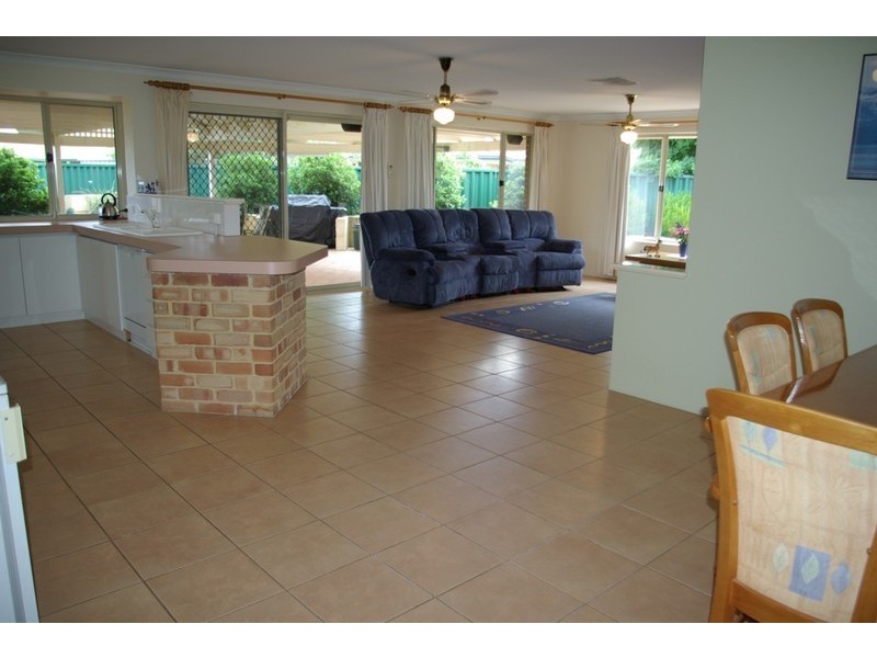 23 Jenniphur Court, Atwell WA 6164