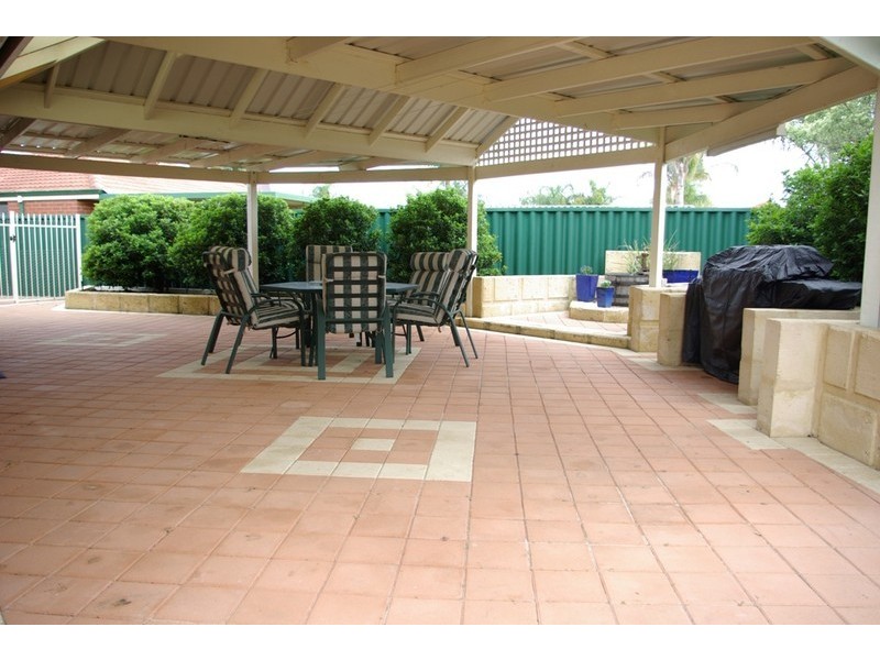 23 Jenniphur Court, Atwell WA 6164