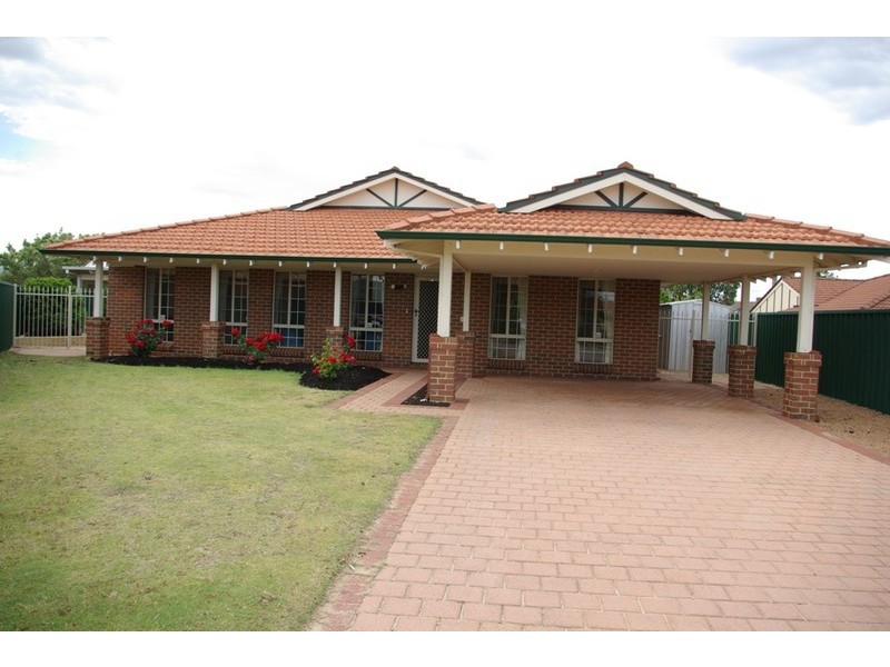 23 Jenniphur Court, Atwell WA 6164
